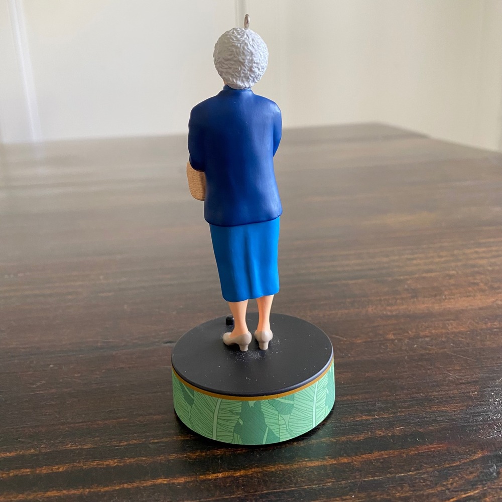 Hallmark The Golden Girls Sophia Petrillo Musical Ornament 2022 QXI7453 Blue - Picture 5 of 7